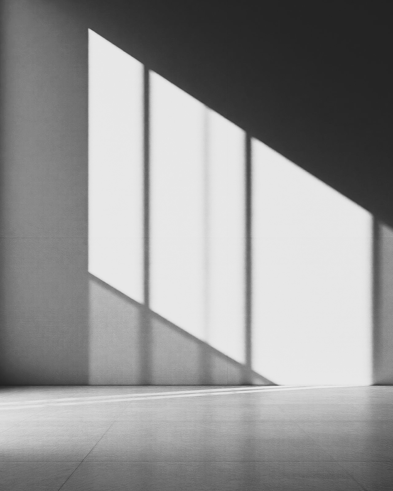 Sombras arquitectónicas minimalistas representando marcas con presencia visual pero sin dirección estratégica ni posicionamiento claro.